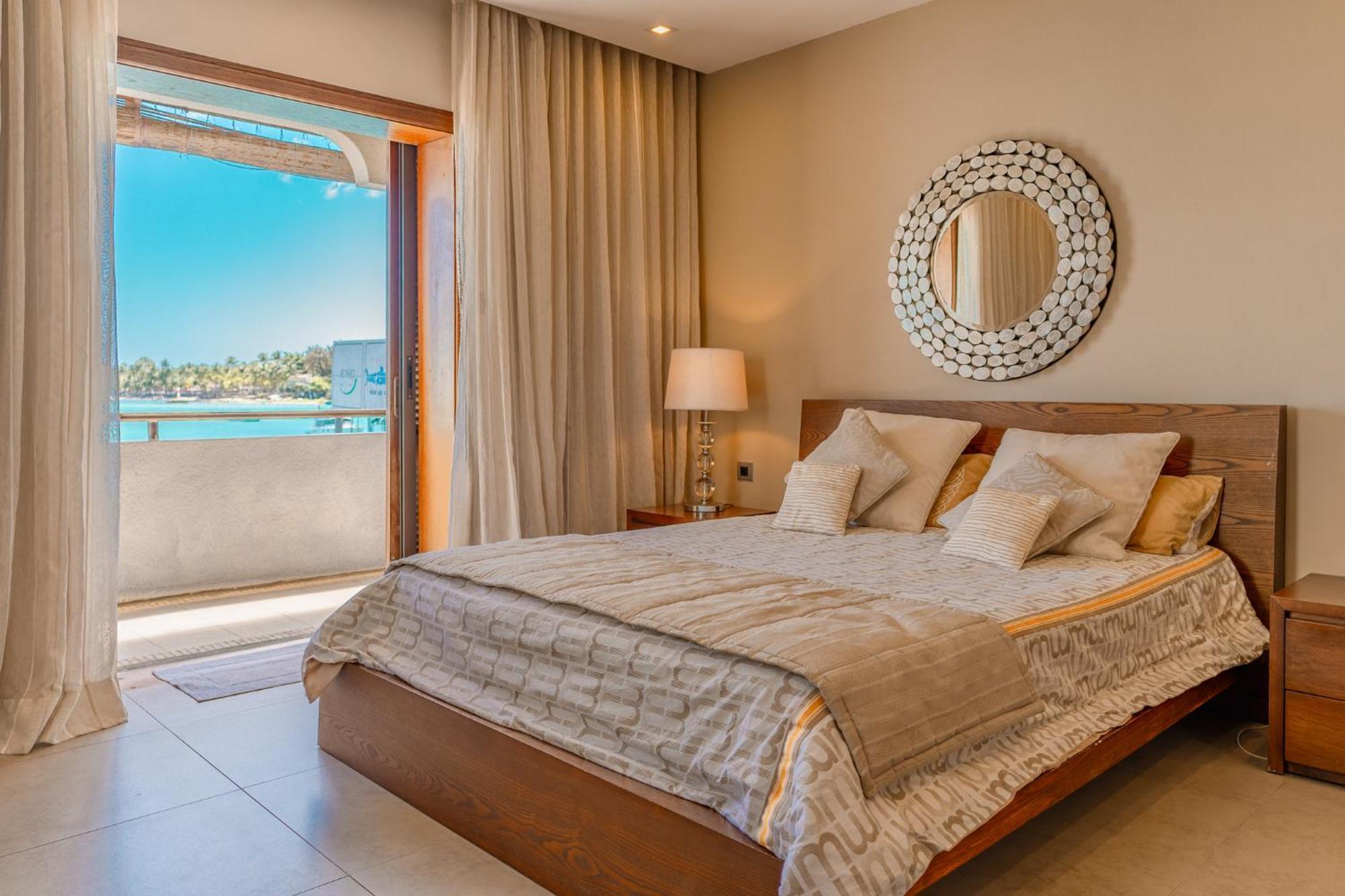 Beachfront Luxurious Stunning Sunset Boulevard Apartment, グランベ エクステリア 写真