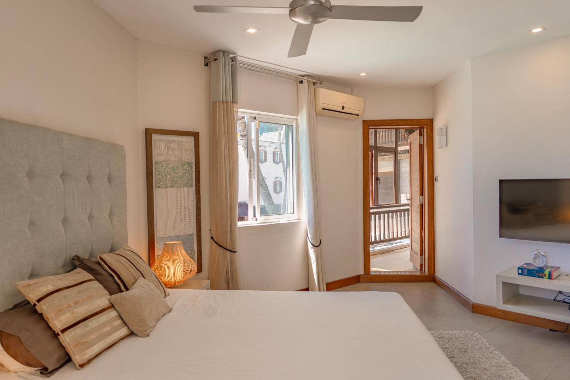 Beachfront Luxurious Stunning Sunset Boulevard Apartment, グランベ エクステリア 写真